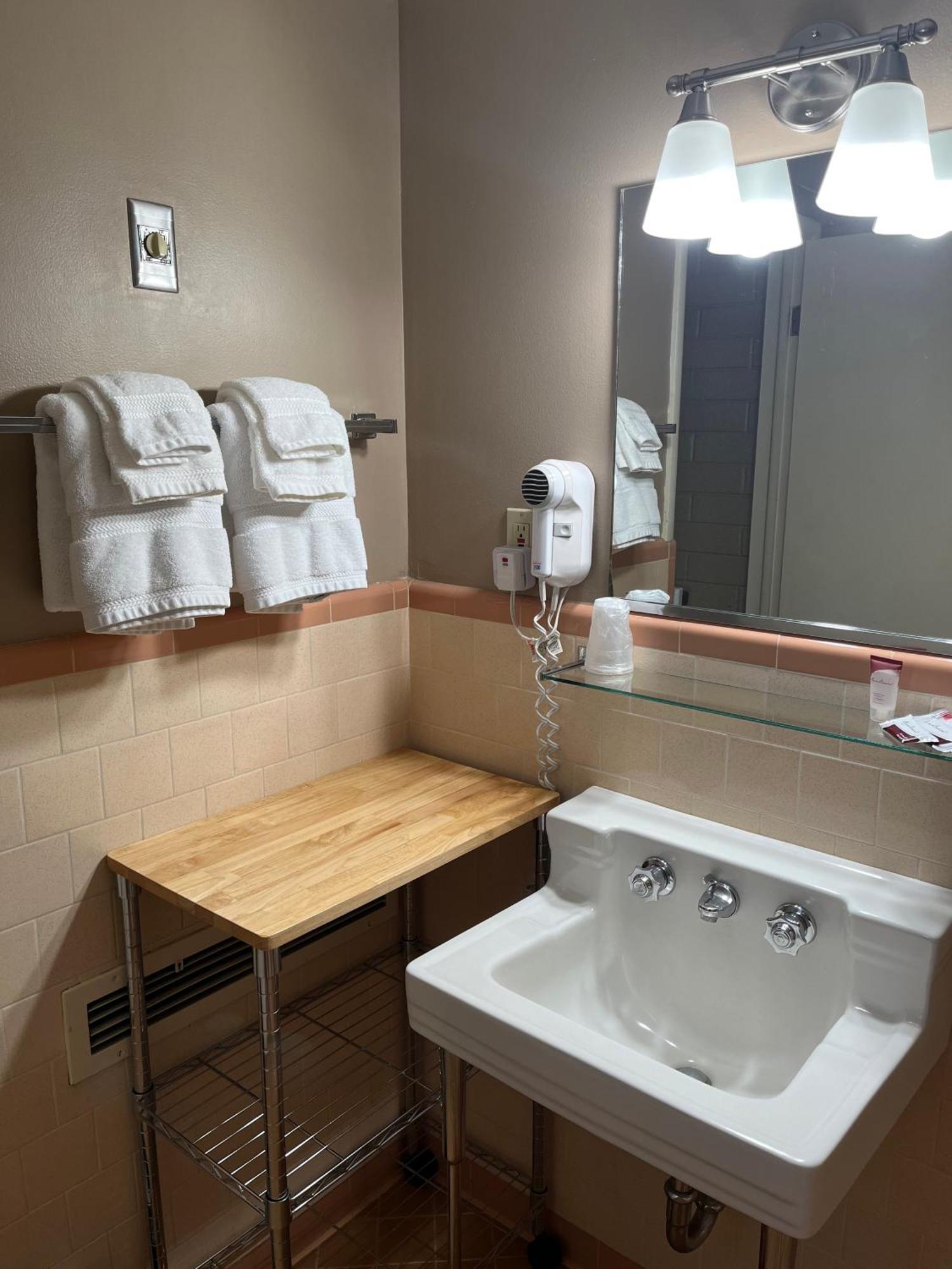 Delano Motel & Rv Park Beaver Exterior photo
